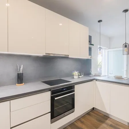 Lucija Apartman *
