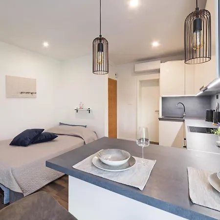 公寓 Lucija 扎达尔